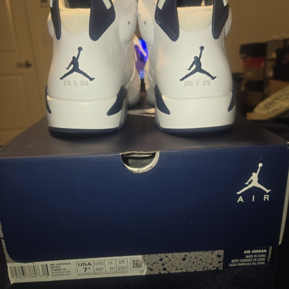 Jordan 6s size 7 1/2 mens - Picture 2 of 4